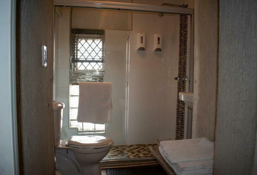 غرفة إقتصادية رباعية, Lenasia Guest Lodge