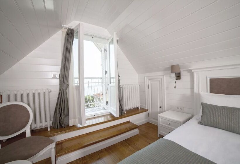 豪华海景房带阳台, Triada Hotel Buyukada