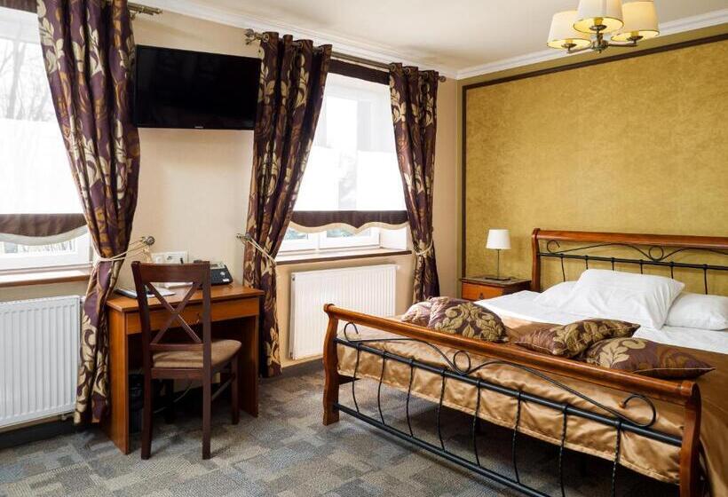 غرفة قياسية ثلاثية, Resort Strzelnica