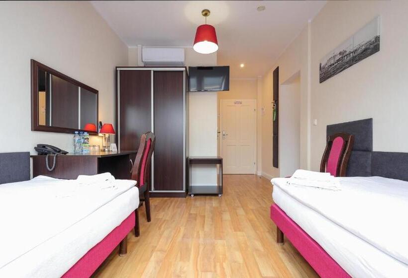 Четырехместный Номер Стандарт, Dworek Różany Hotel & Restauracja
