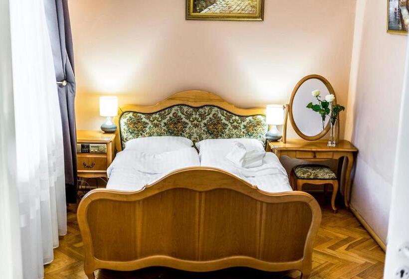 Номер Стандарт, Hutnik