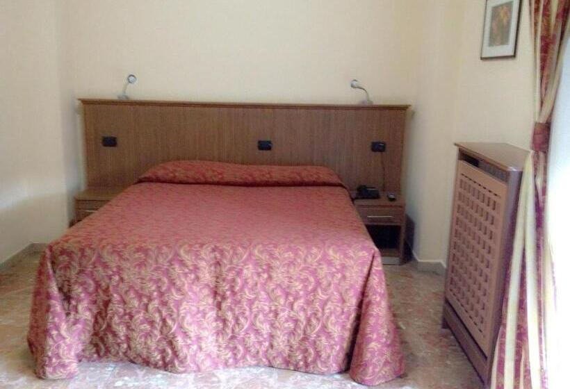 اتاق استاندارد با سرویس بهداشتی مشترک, York