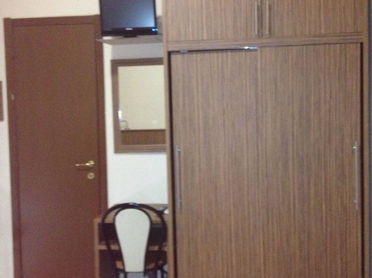 اتاق استاندارد با سرویس بهداشتی مشترک, York