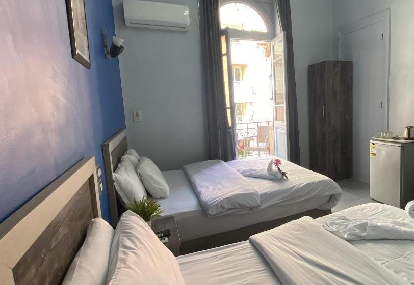 اتاق استاندارد سه تخته با سرویس بهداشتی مشترک, The Australian Hostel