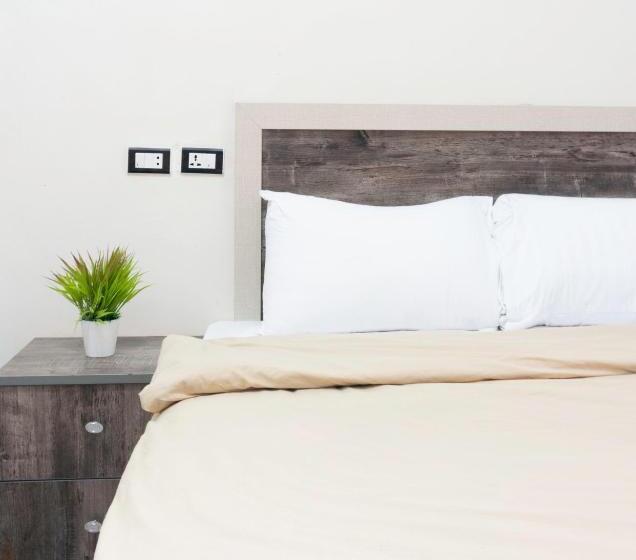 اتاق استاندارد سه تخته با سرویس بهداشتی مشترک, The Australian Hostel