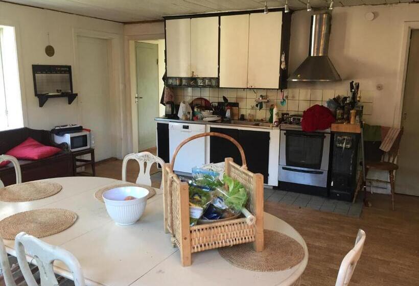 Люкс Вид на Сад, Charming House On Large Property On Vato