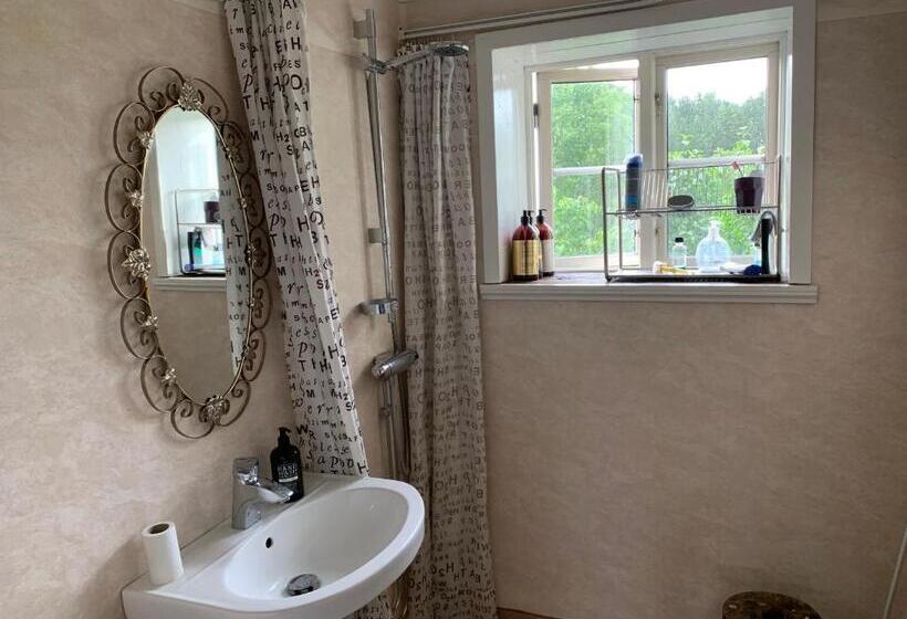 Дом 1 Спальня, Charming House On Large Property On Vato