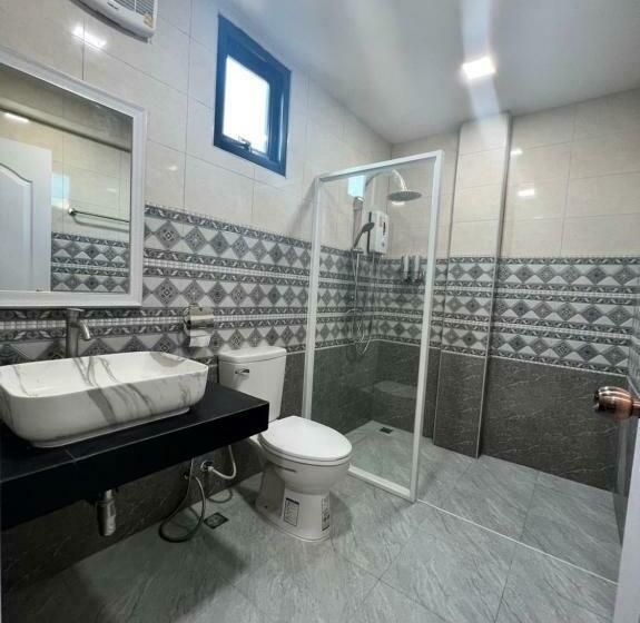 اتاق استاندارد با تخت بزرگ, 243