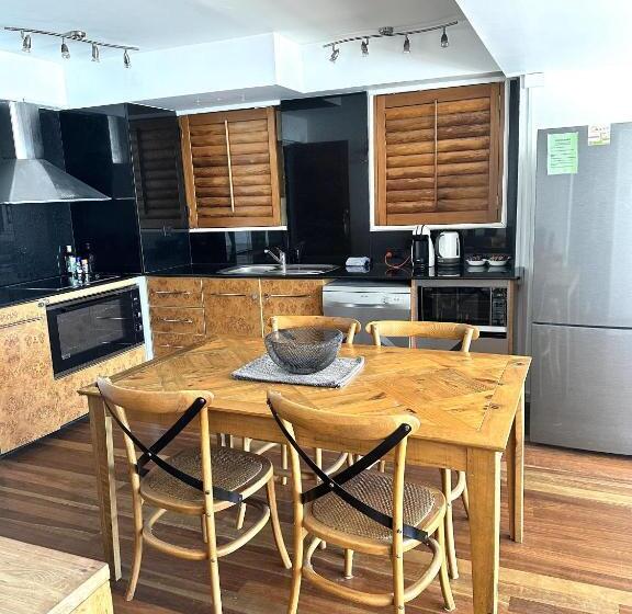 Апартаменты Deluxe 2 Спальни Вид на Море, Hillhaven Holiday Apartments