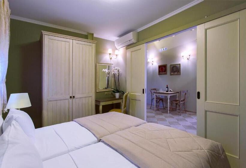 디럭스 스튜디오, Ionia Suites