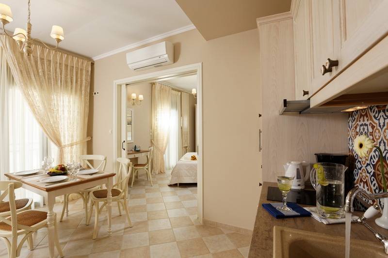 주니어 스위트, Ionia Suites