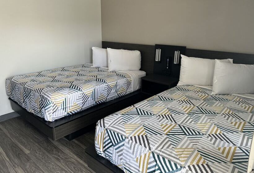 带2个双人床的标准工作室, Motel 6ely, Nv