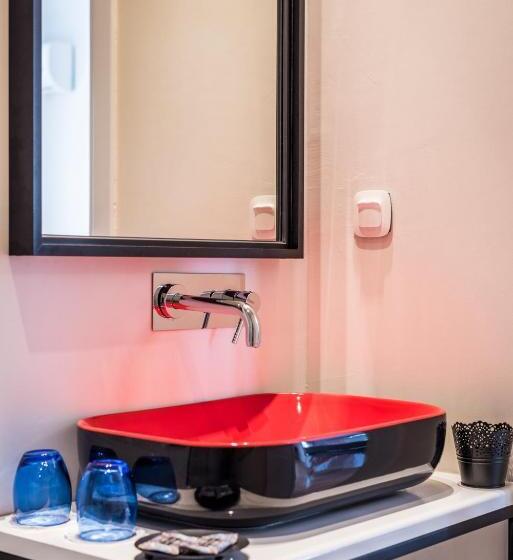 סוויטת ג'וניור עם מרפסת, Thejoy City Suites