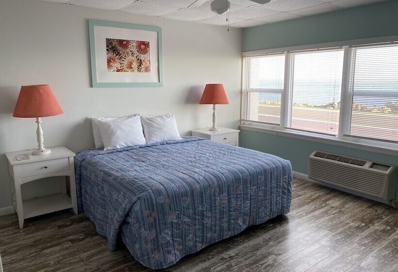 Королевский Номер, Beach Front Motel Cedar Key