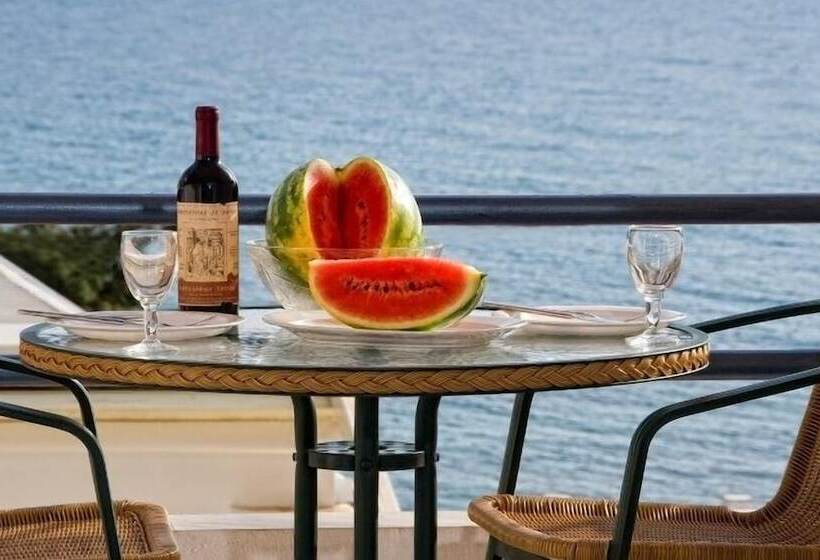 اتاق استاندارد چهار تخته, Dimitra