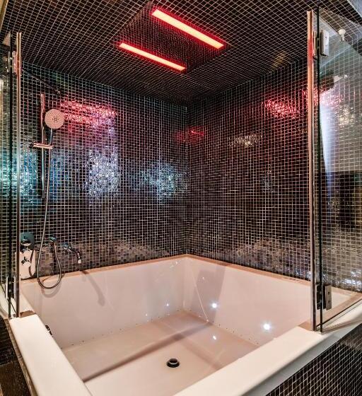חדק דלוקס עם ג'קוזי, Olux Hotel Motel Suites