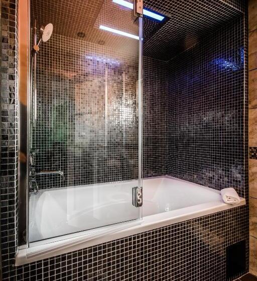 חדק דלוקס עם ג'קוזי, Olux Hotel Motel Suites