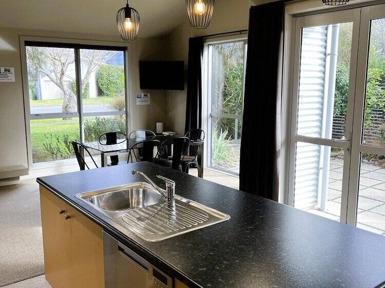 Дом 3 Спальни, Fiordland Lakeview Motel And Apartments