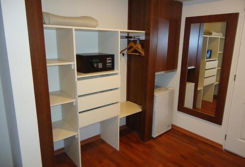 اتاق اجرایی یک تخته, Puerto Amarras Hotel & Suites
