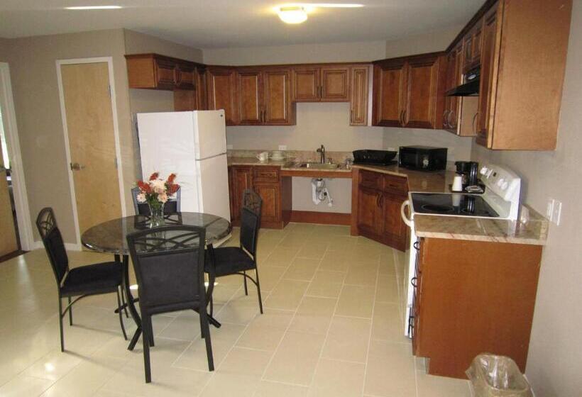 스위트 킹사이즈 침대, Red Carpet Inn And Suites Monmouth Junction