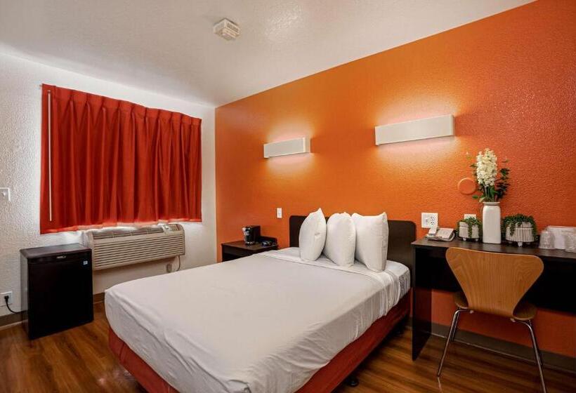 Номер Стандарт Адаптированный для Инвалидов, Motel 6temecula, Ca  Historic Old Town