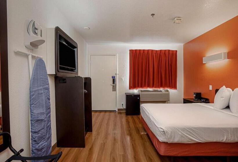 장애인을 위한 스탠다드 룸, Motel 6temecula, Ca  Historic Old Town