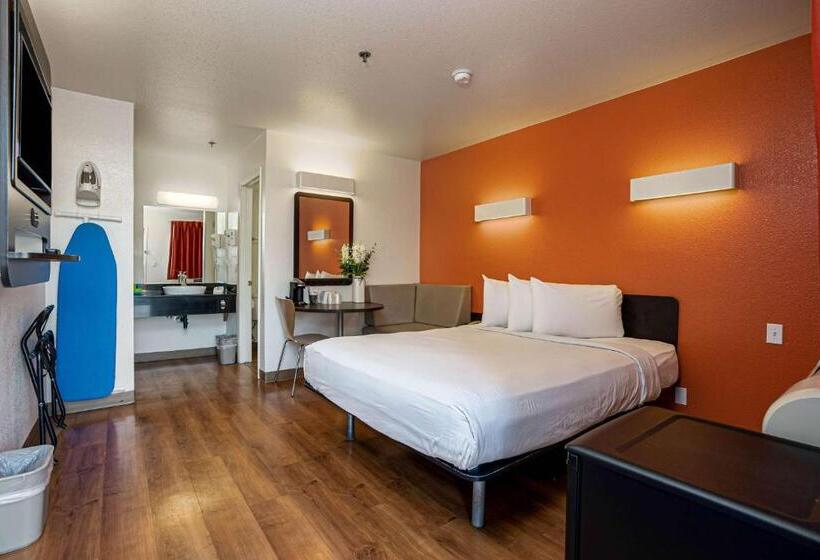 Quarto Estandar, Motel 6temecula, Ca  Historic Old Town