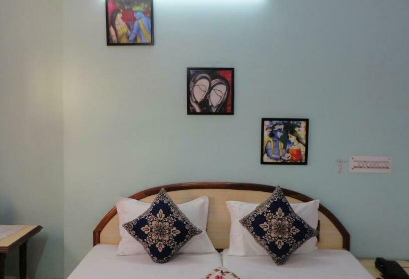 Номер Deluxe, Swarajya Palace