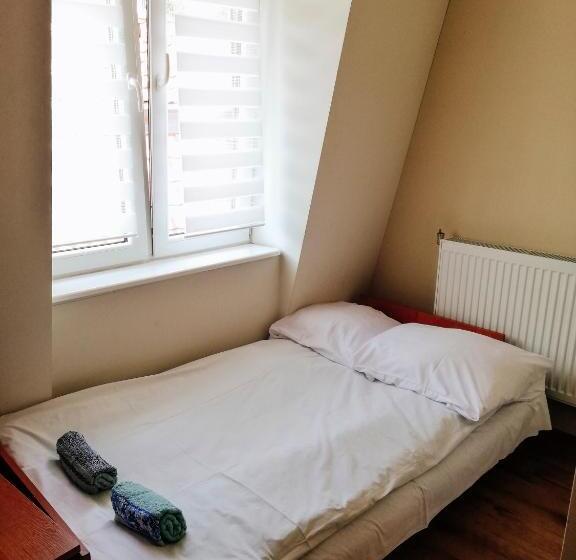 Quarto Estandar, Zajazd Dolina Sadosiów