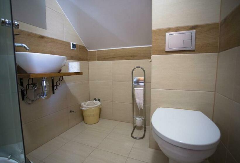 Quarto Quádruplo Estandar, Nad Zalewem