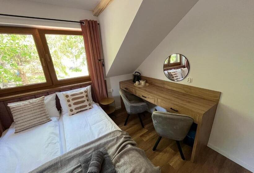 Стандартный Номер Кровать Кинг, Donikąd
