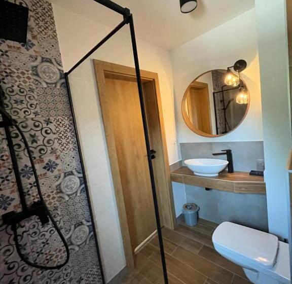 Quarto Estandar Cama King, Donikąd