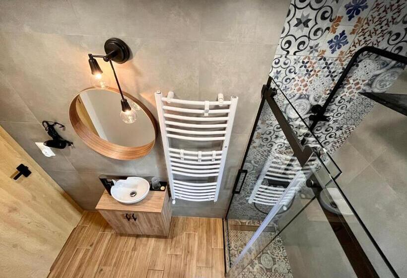 Quarto Quadruple Standart com Varanda, Donikąd
