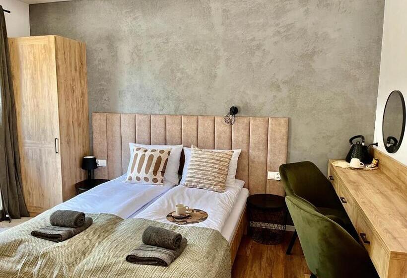 Quarto Estandar Cama King, Donikąd