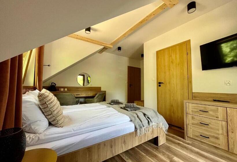 Quarto Estandar Cama King, Donikąd