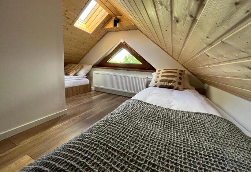 Quarto Quadruple Standart com Varanda, Donikąd