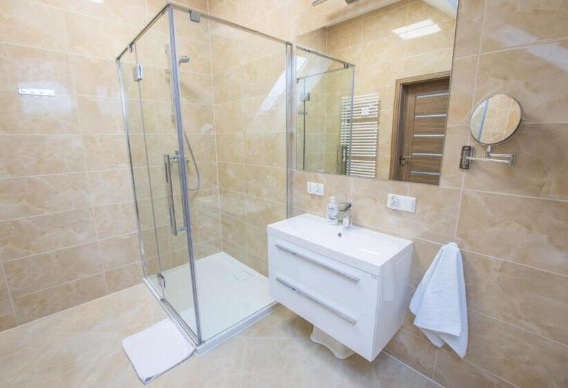 Апартаменты 2 Спальни, Dwór Skalny Apartamenty, Pokoje I Restauracja Karczma Skalna