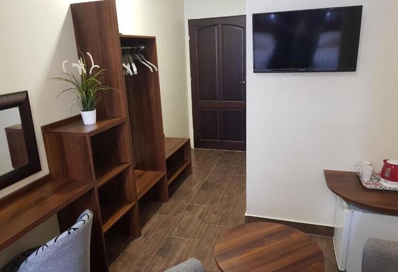 Номер Deluxe, Marcus