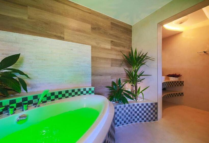 Номер Deluxe с Гидромассажем, Eco Villa Grand Karpatia Ski&spa