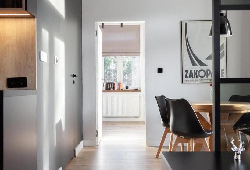 آپارتمان 1 خوابه با چشم‌انداز, Mountain Apartments Jagiellońska Residence