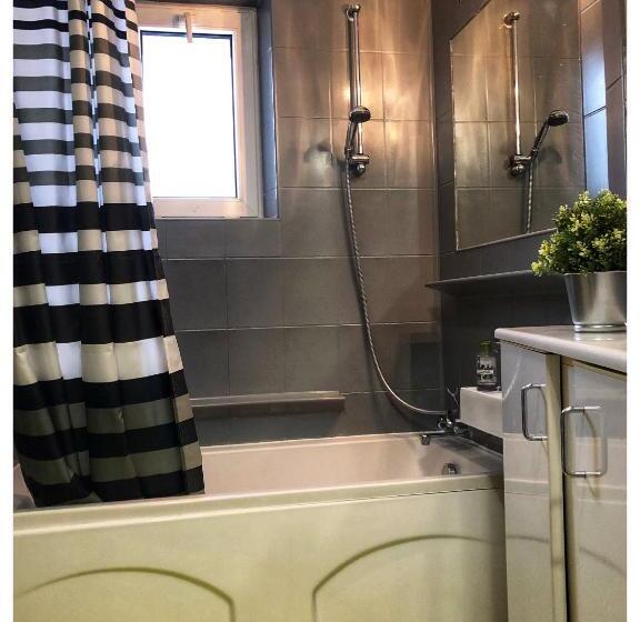 اتاق استاندارد چهارنفره با سرویس بهداشتی مشترک, Kwadrat B&b Jałowego