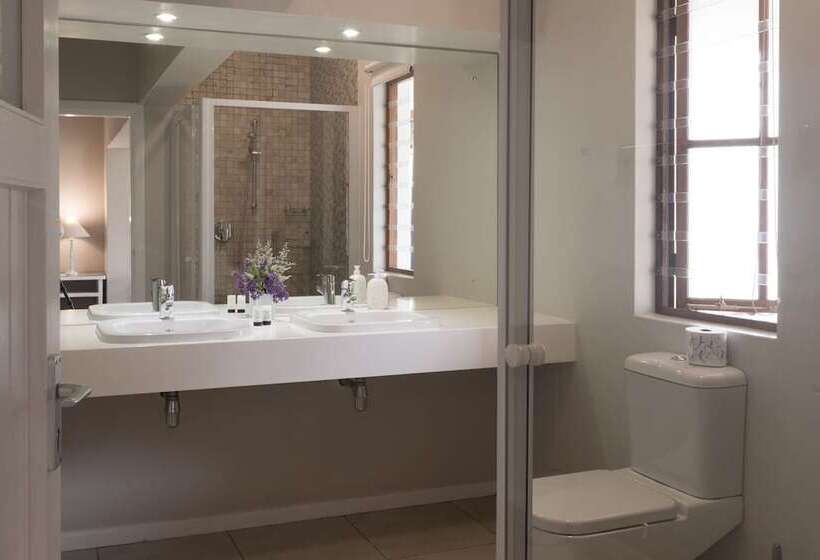 اتاق استاندارد, Cornerstone Guesthouse