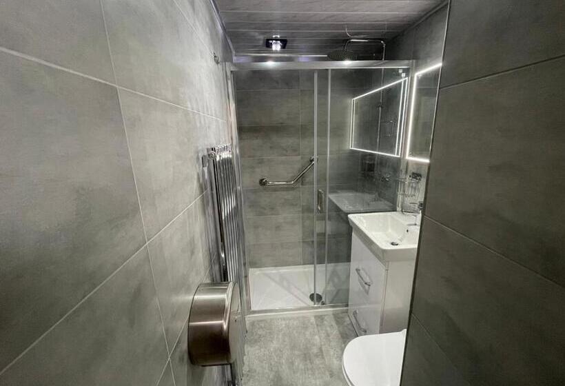 Номер Стандарт, Hendham House