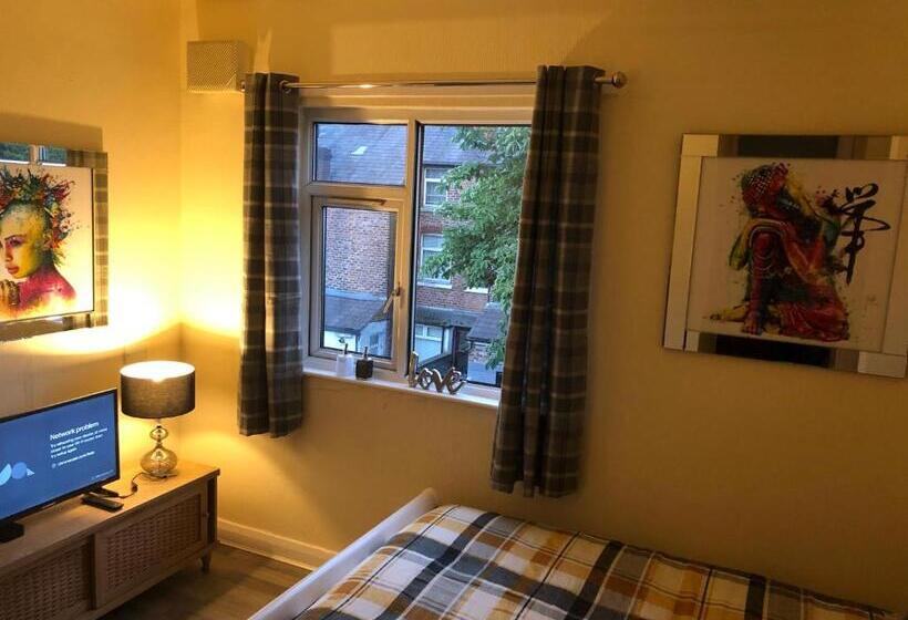 Номер Стандарт, Hendham House