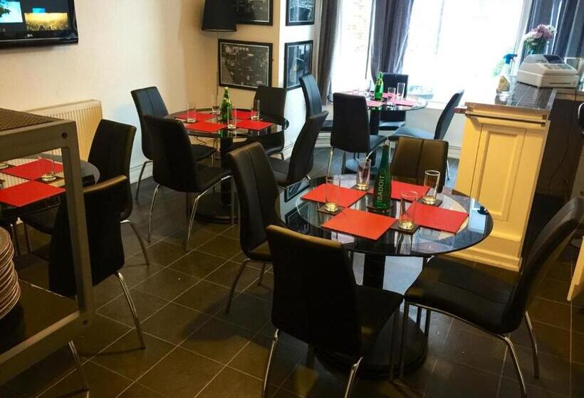 غرفة قياسية, Hendham House