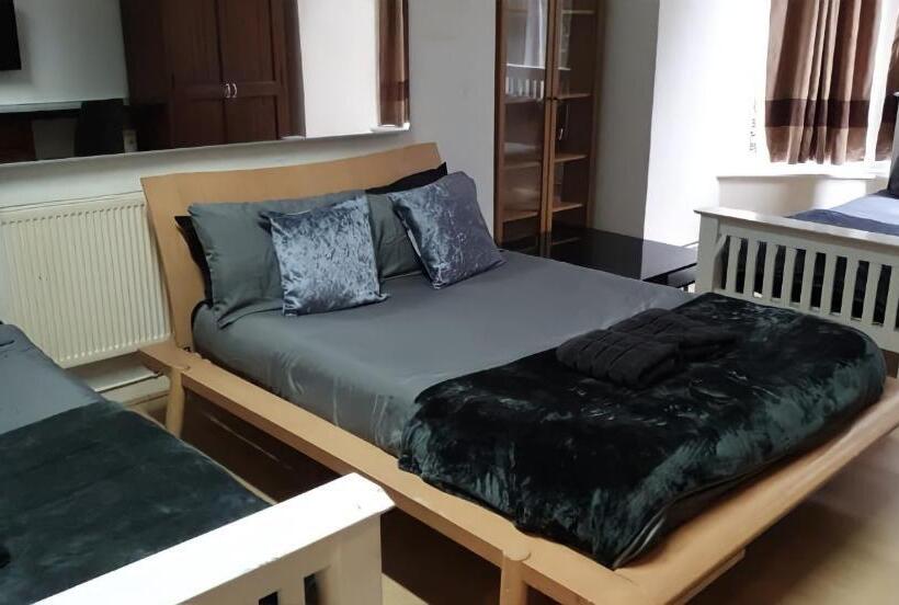 Номер Стандарт Четырехместный Совместный Санузел, Hendham House