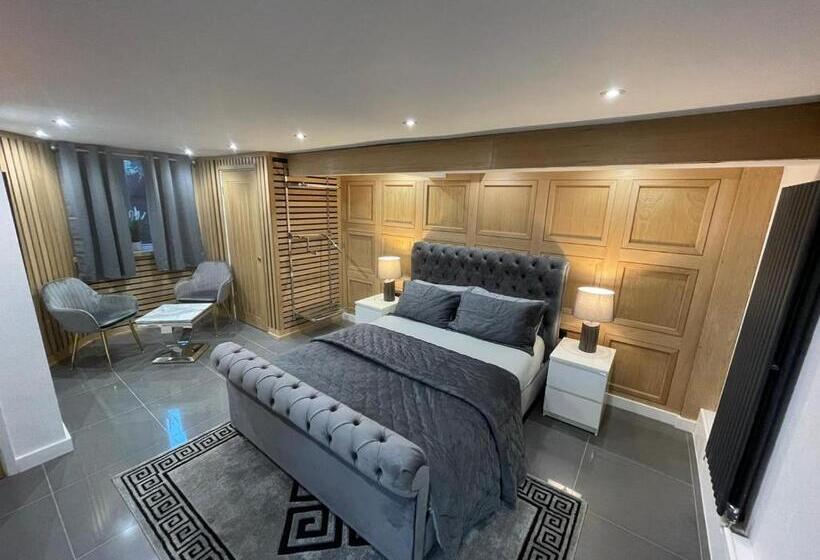 Номер Стандарт, Hendham House