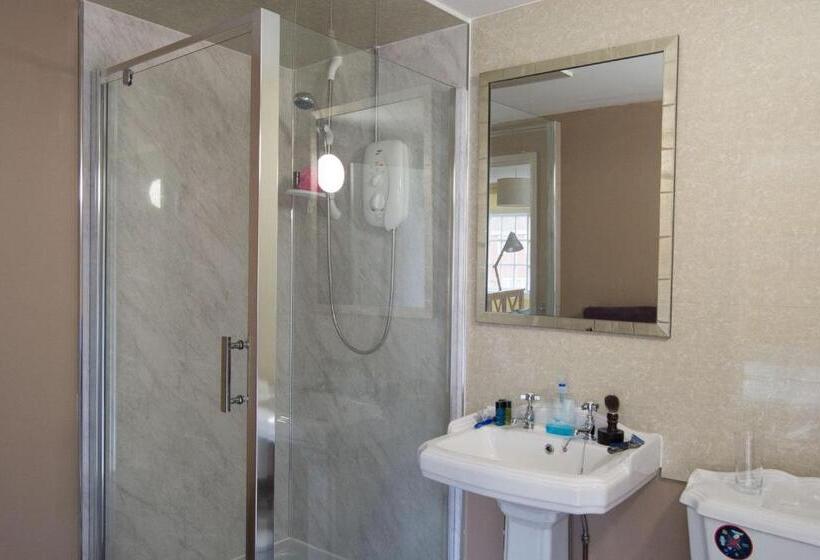 Номер Стандарт, The Crown Aldbourne