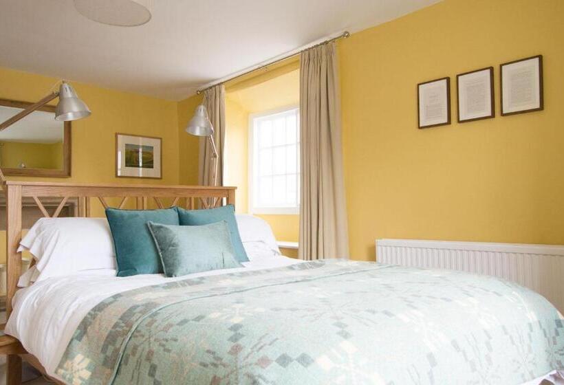 Номер Стандарт, The Crown Aldbourne