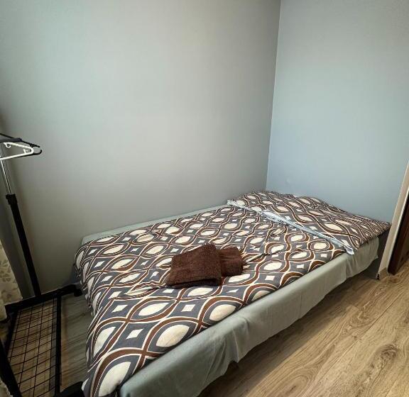 اتاق اکونومی, Kwadrat Apartamenty Grottgera